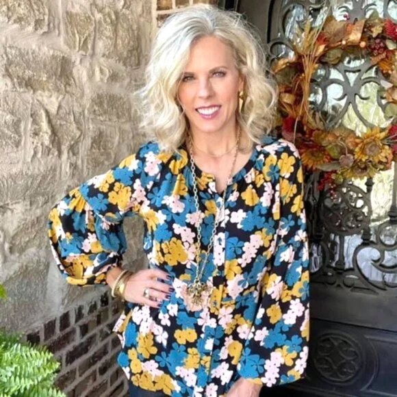 NWOT CAbi Favorite Blouse Top 4158 Slim Fit Bishop Sleeves SZ Large - Picture 5 of 14